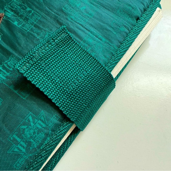 Vintage Y2K Warner Bros. Looney Tunes Green Stuart Hall Nylon 3 Ring Binder - Picture 7 of 7